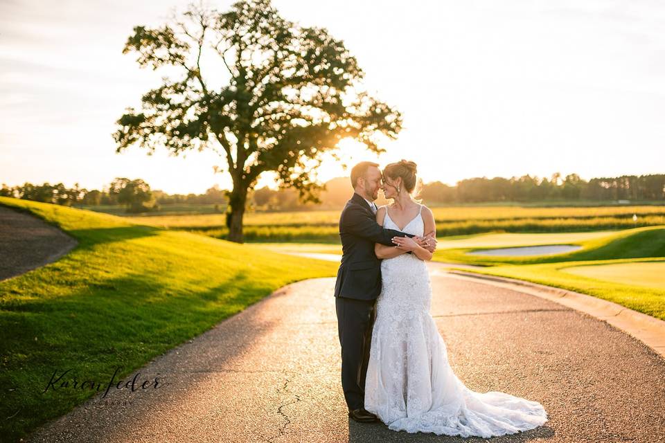 Kissing the bride | Leah Fontaine Photography