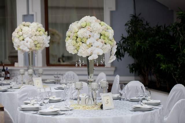 White centerpiece