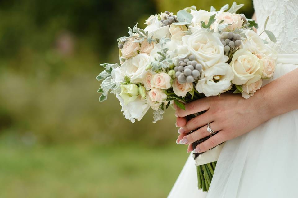 Elegant white wedding bouquets