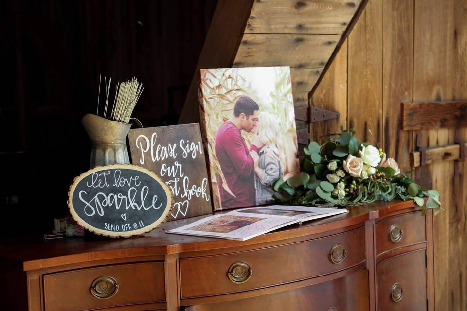 Guestbook table and sign