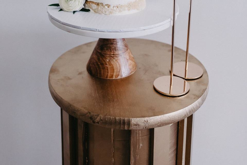 Simply modern wedding cake