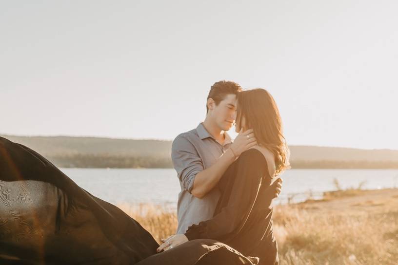 Romantic lakeside session