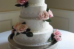 Lacy ribbons and fresh roses create a classic and grand look.