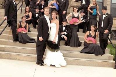 Couple with bridesmaids and groomsmen