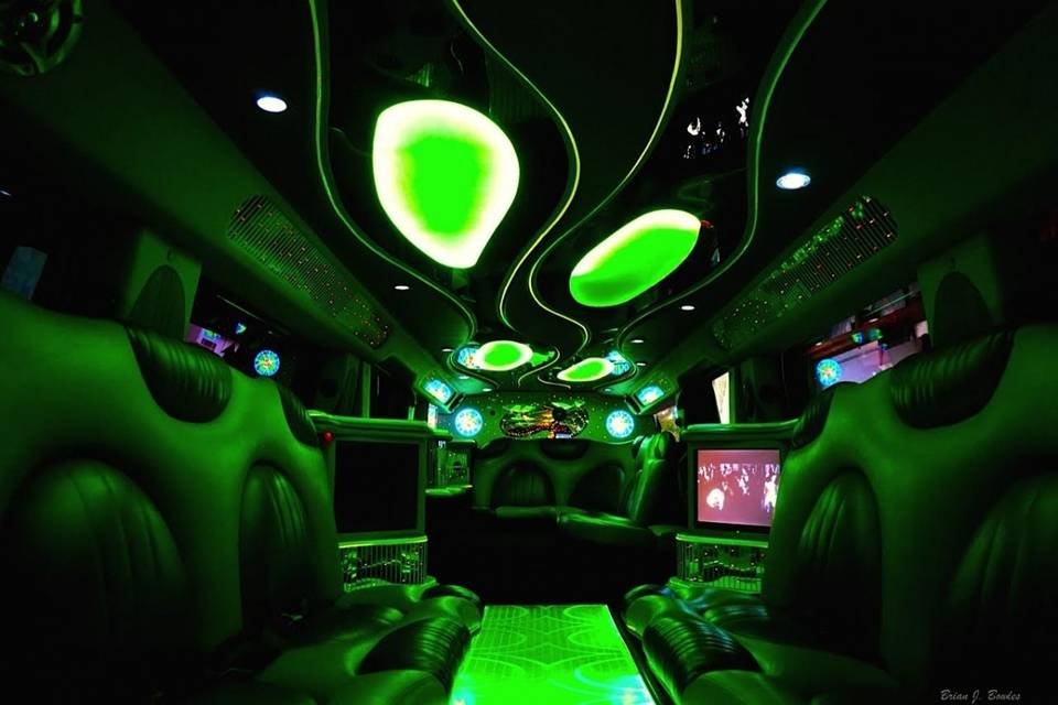 1Up'n Limousines and Party Buses