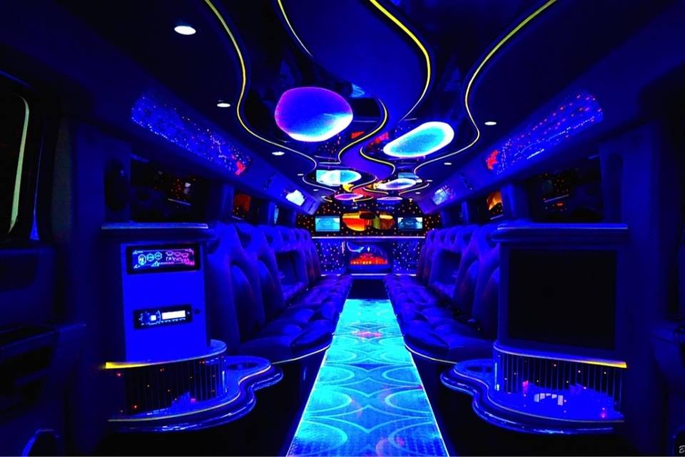 1Up'n Limousines and Party Buses