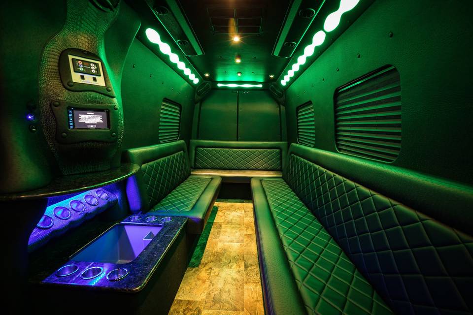 1Up'n Limousines and Party Buses