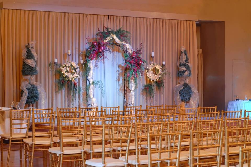 Church style seated ceremony.