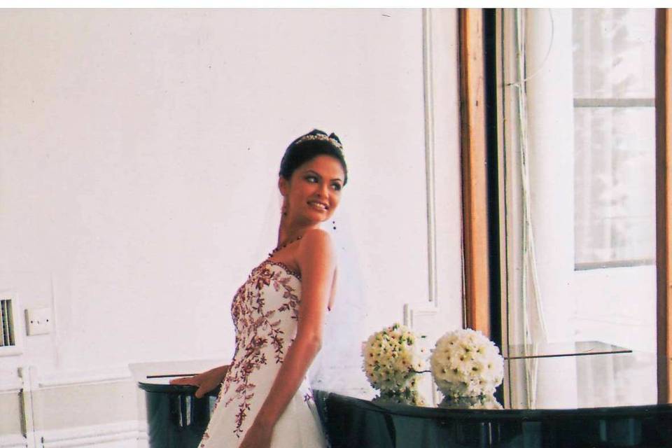 Beautiful destination wedding in Historical Mount Lavinia Hotel Sri Lanka. The Bride carried a very unique bouquet with two pomanders. Flowers included mini daisies with the center accent with red boutonnieres pins and mini spray white roses.